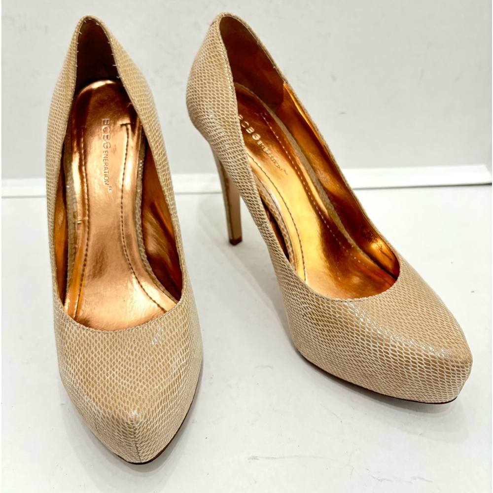 BCBG PARADE Women’s Leather Nude Pumps Shoes Size 8 1/2 B